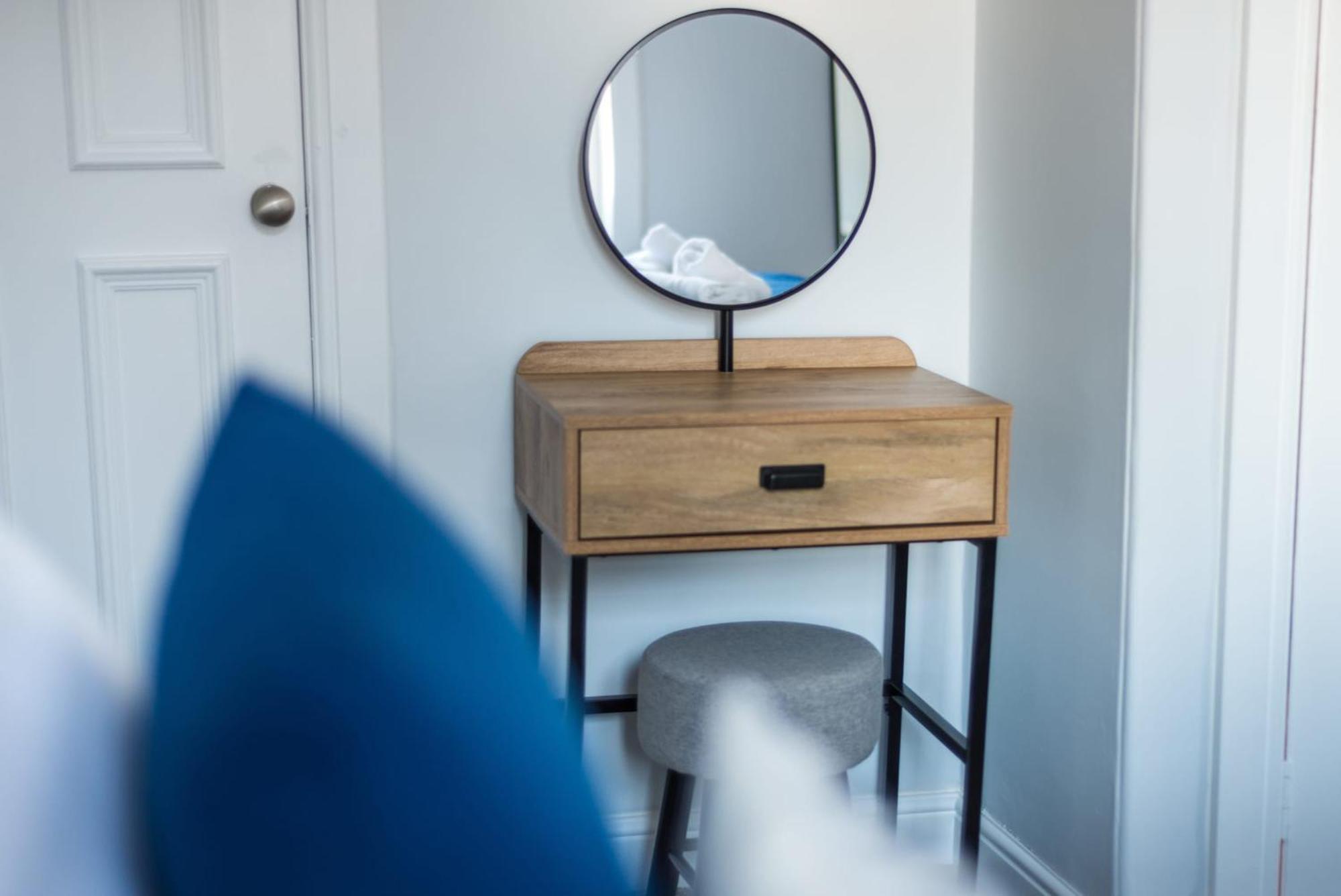 Quiet, 2 Bedroom Royal Mile Gem * Edinburgh